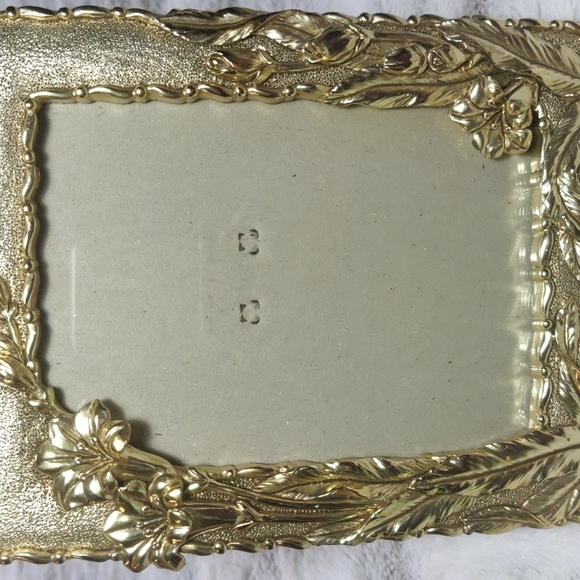 Gold Toned Textured Floral Rectangular Picture Frame - Picture 7 of 13